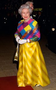 Y por supuesto la reina sabe como destacar sin perder su estilo. Tal como en 1999 cuando lució este espectacular outfit